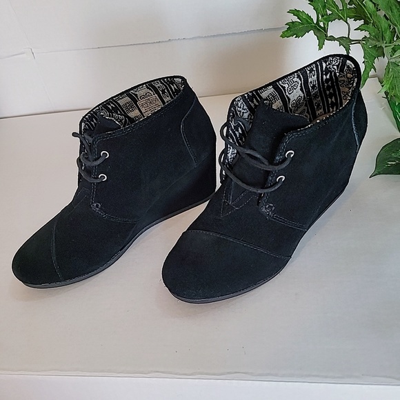 Toms Suede Desert Wedge Lace Up Bootie Black Size W11 - Picture 2 of 10